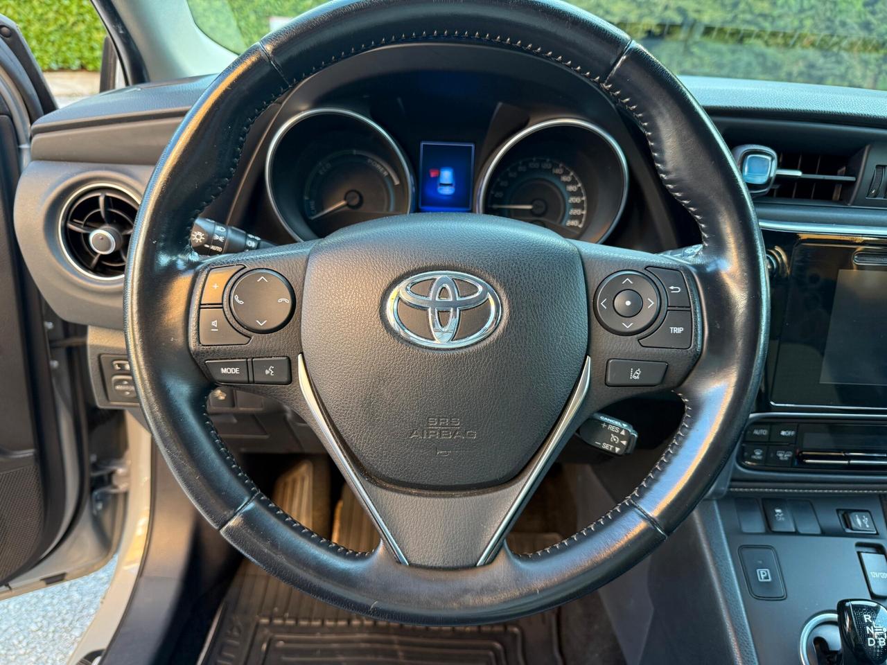 Toyota Auris 1.8 Hybrid Lounge Automatica