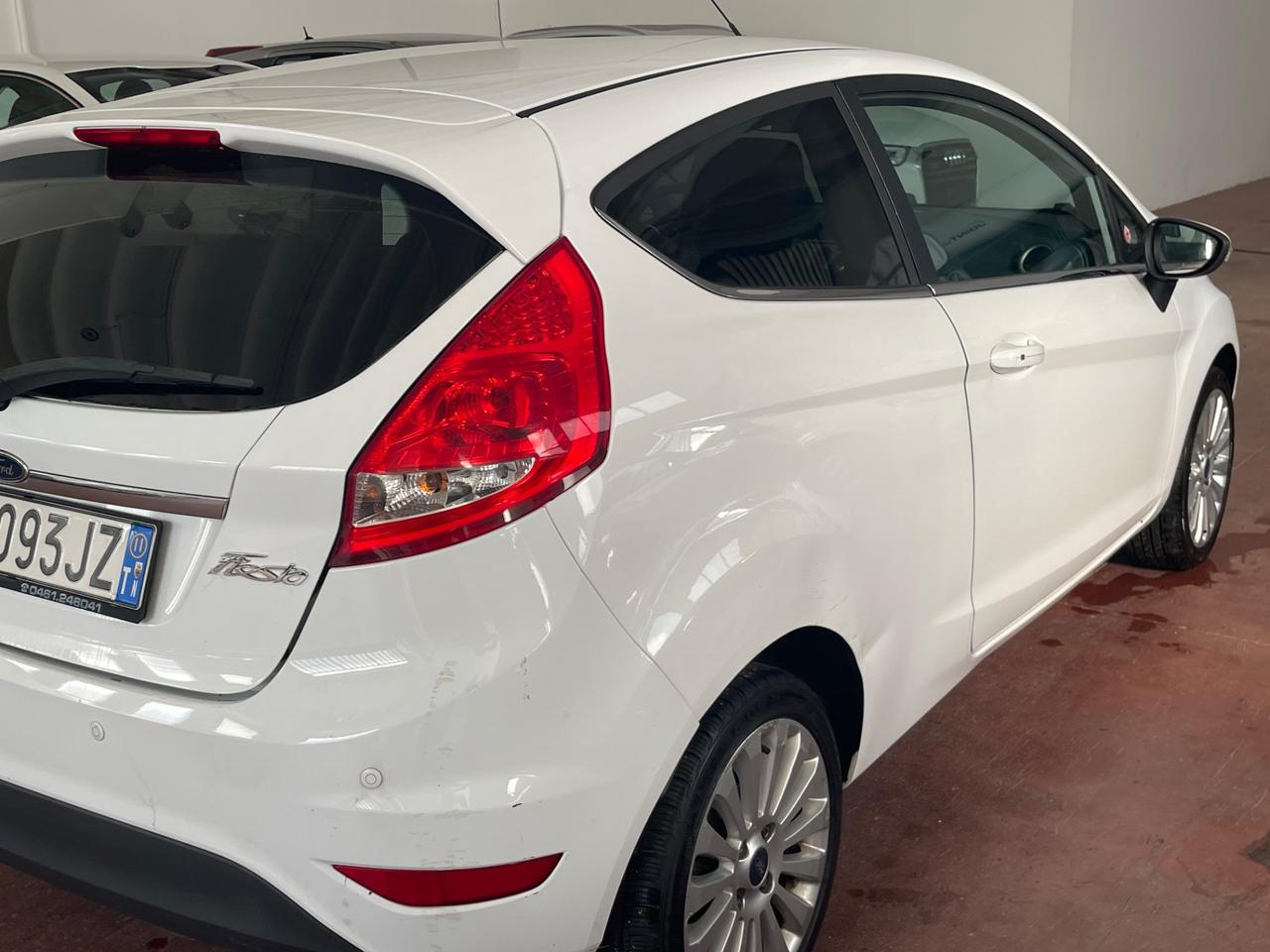 Ford Fiesta 1.2 82CV 3 porte Titanium SI NEOPATENTATI