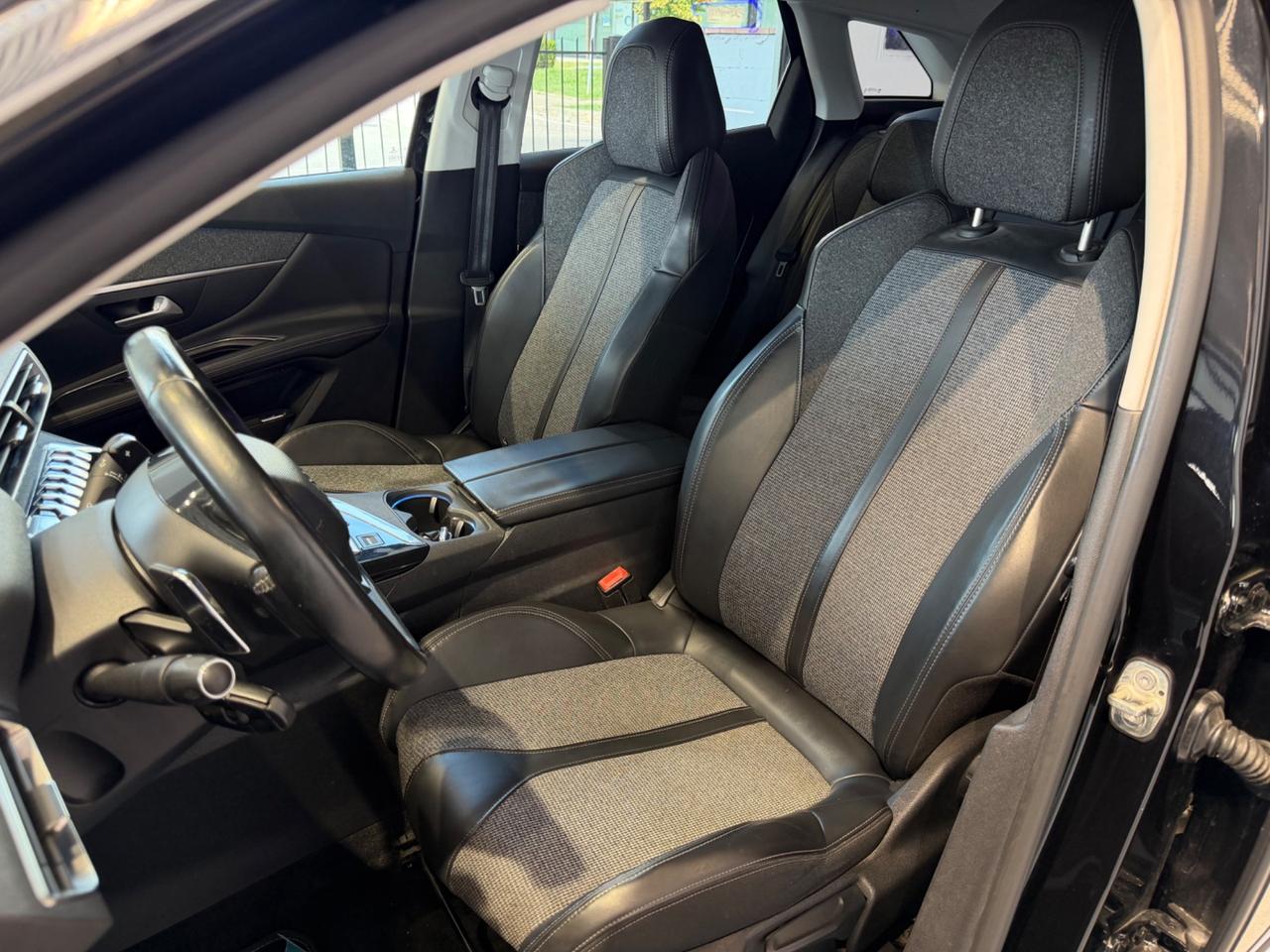 Peugeot 3008 BlueHDi 130 S&S EAT8 Allure