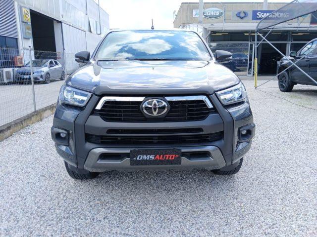 TOYOTA Hilux 2.8 D A/T 4WD 4 porte Double Cab Invincible N1