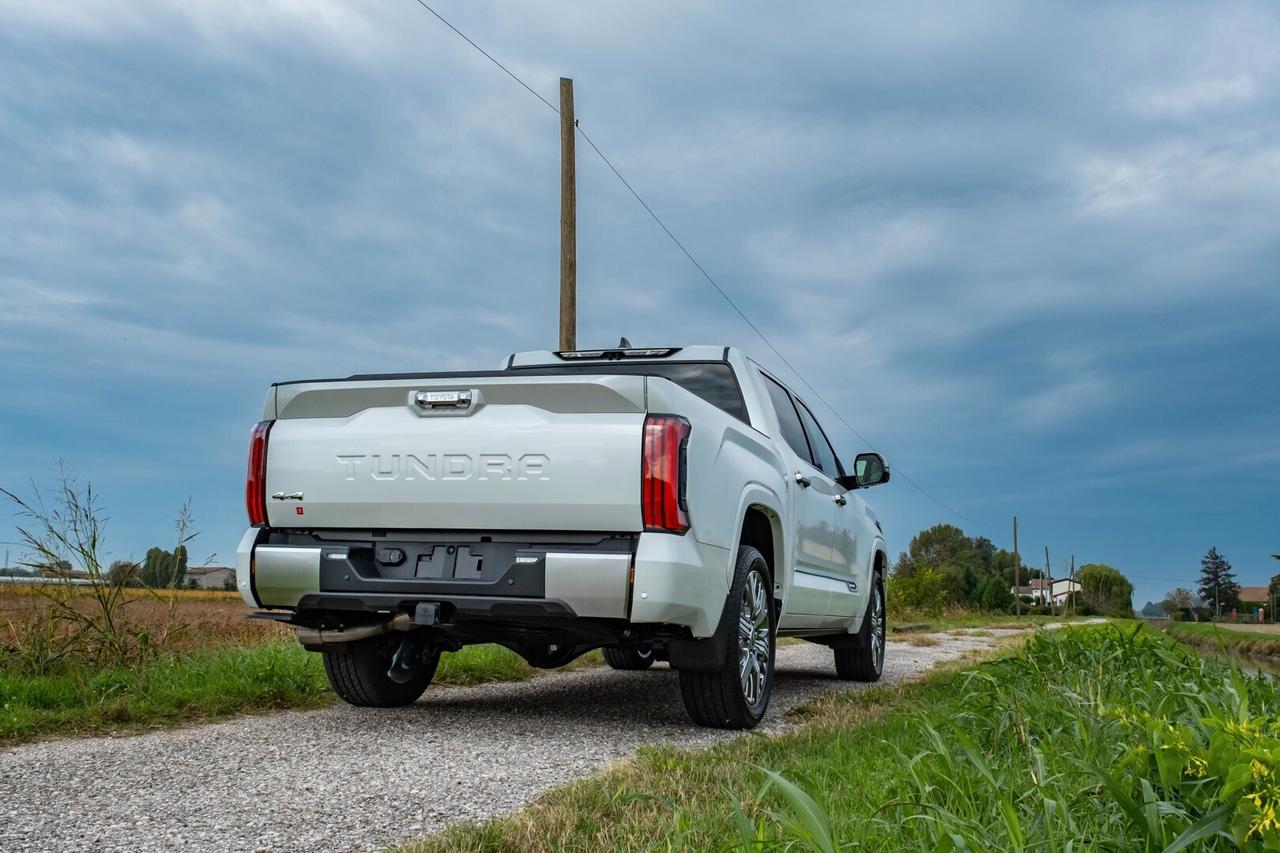 Toyota Tundra Crew 3.5L v6 Twin Turbo 4x4 HYBRID CAPSTONE