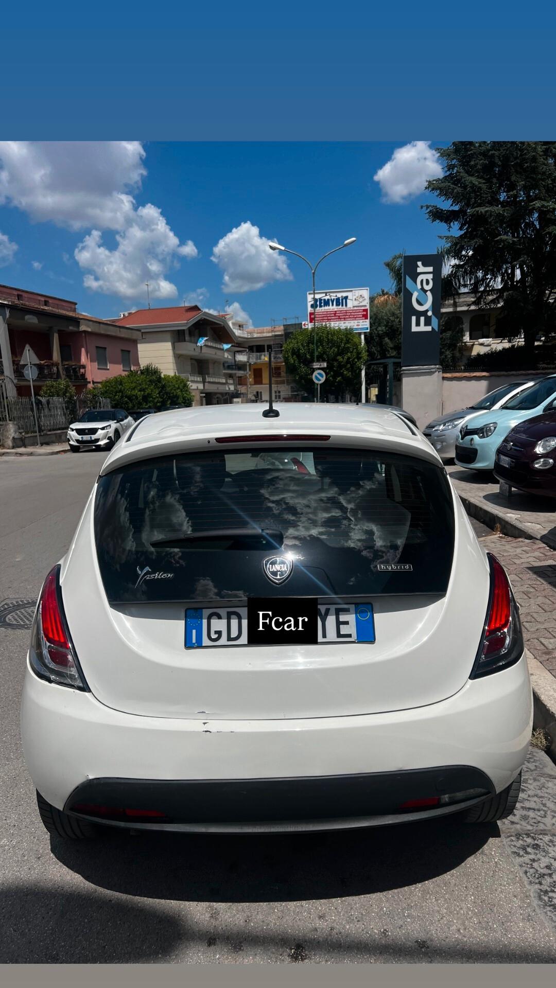 Lancia Ypsilon 1.0 FireFly 5 porte S&S Hybrid Ecochic Silver NEOPATENTATI