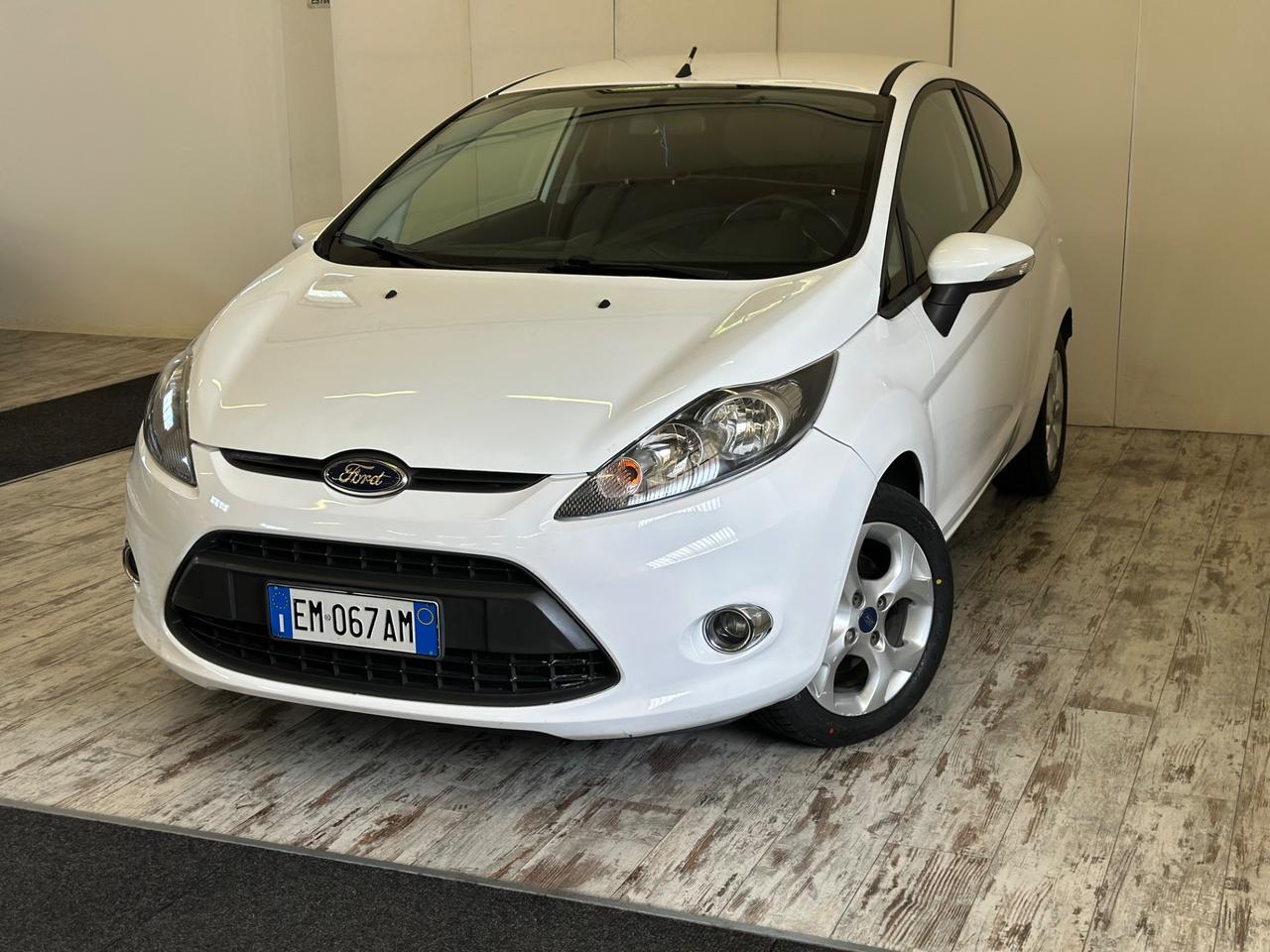 Ford Fiesta 1.4 Benzina - GPL Titanium Ok Neopatentati