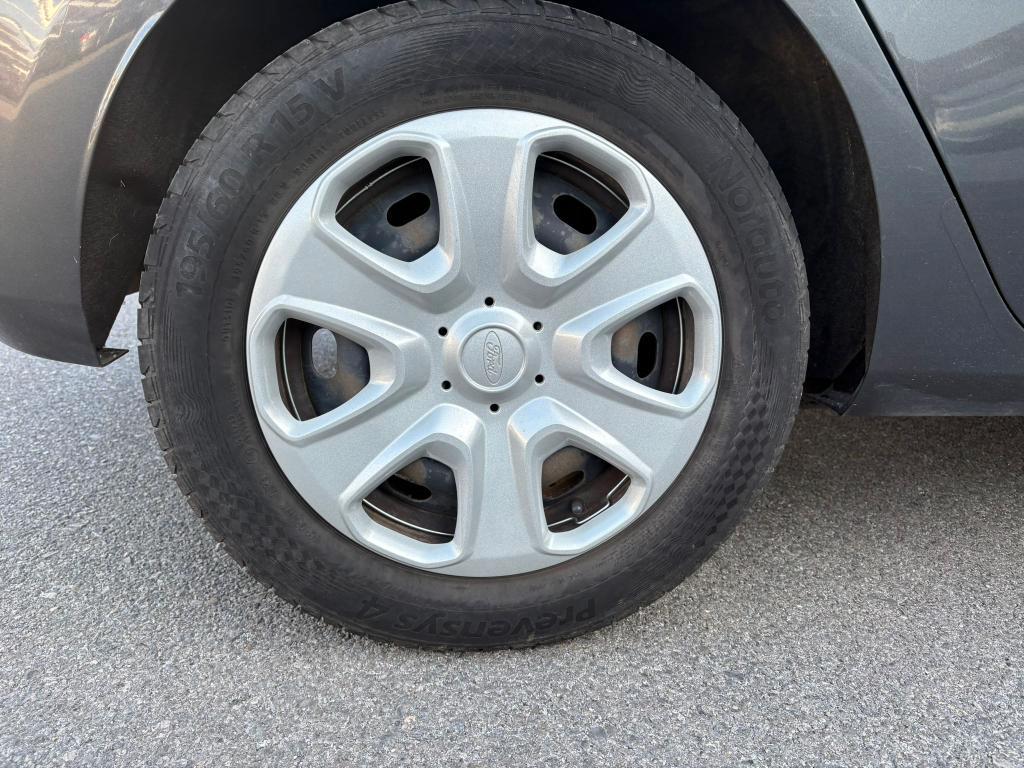 Ford Fiesta 5 Porte 1.1 BENZ 70cv ADATTA NEOPATENTATI