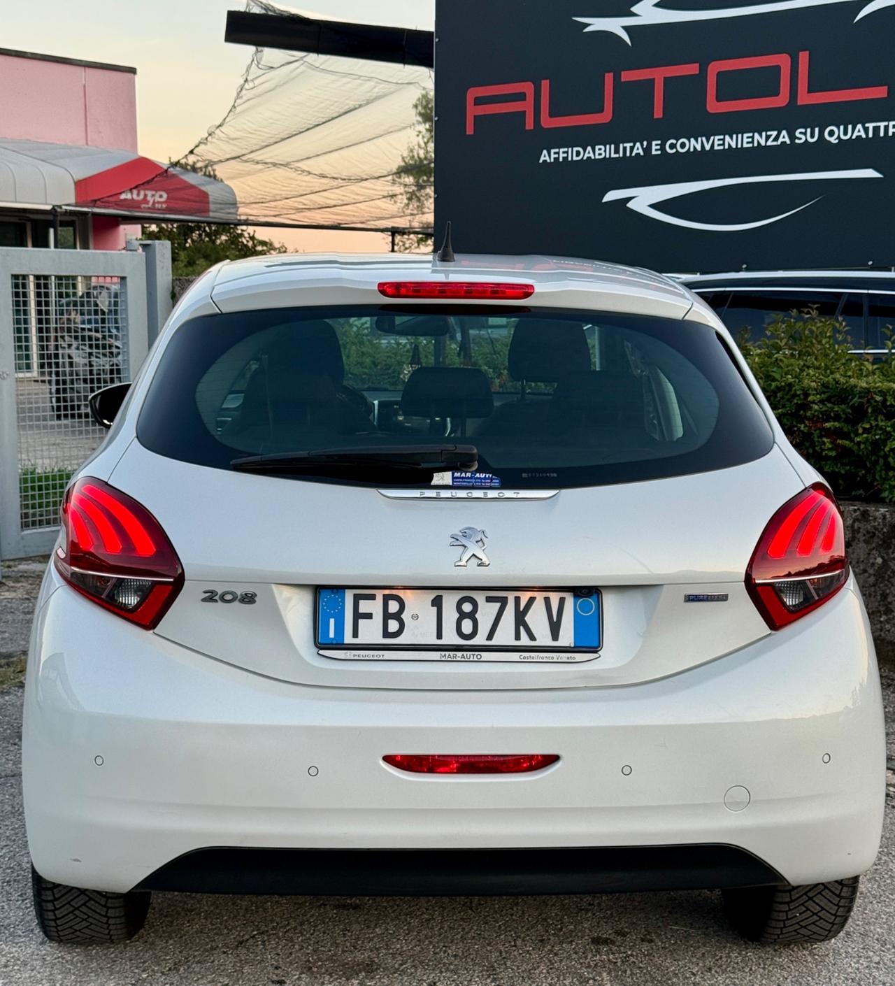 Peugeot 208 1.2i 82CV Allure 99.000Km NEOPATENTATI