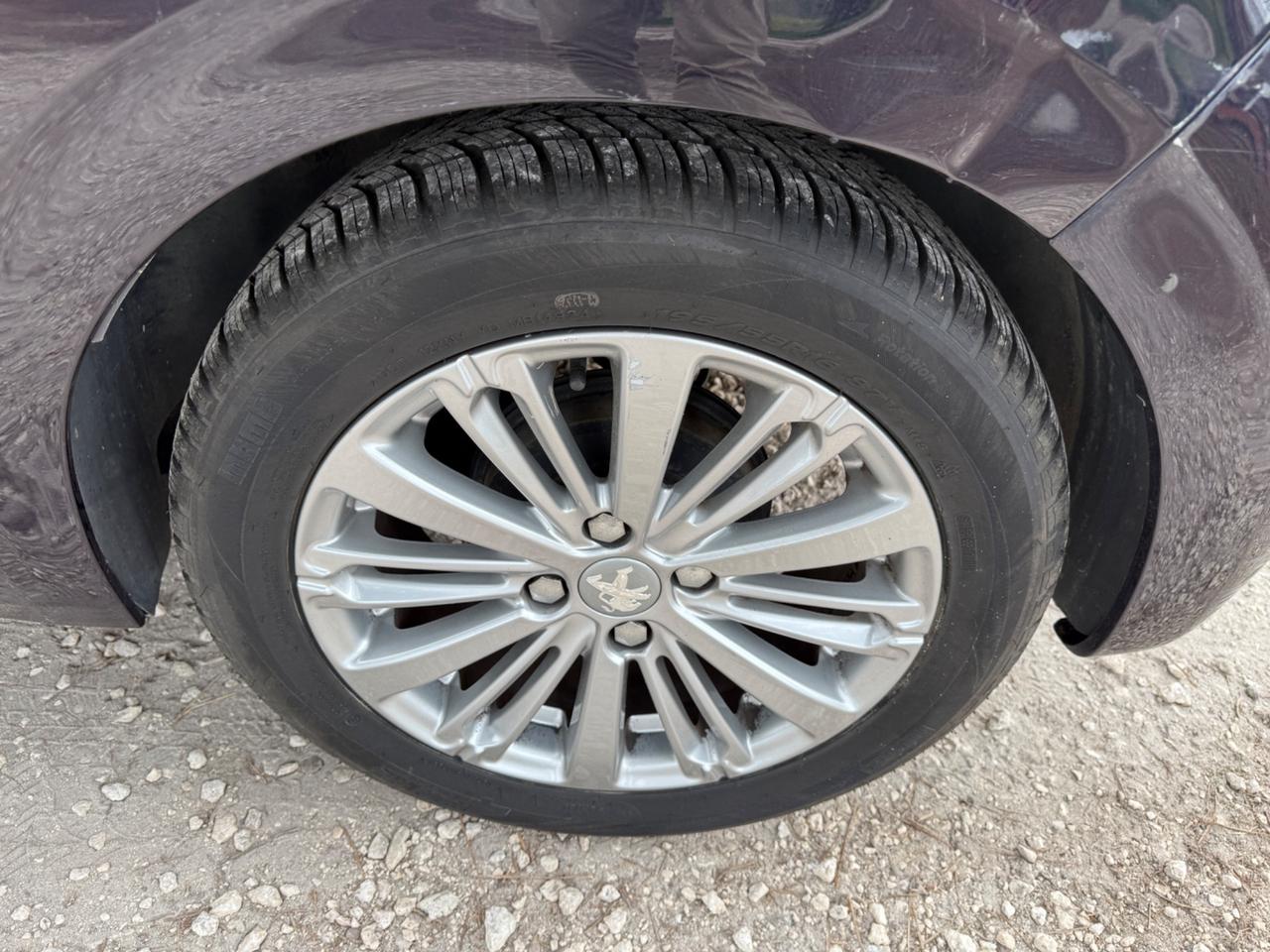 Peugeot 208 PureTech 82 5p. GPL Active