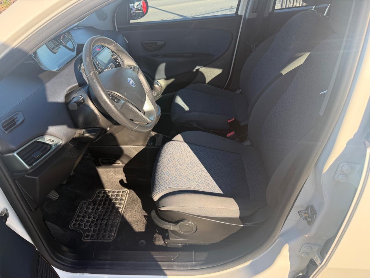 Lancia Ypsilon 1.0 FireFly Hybrid Gold Plus Bianca
