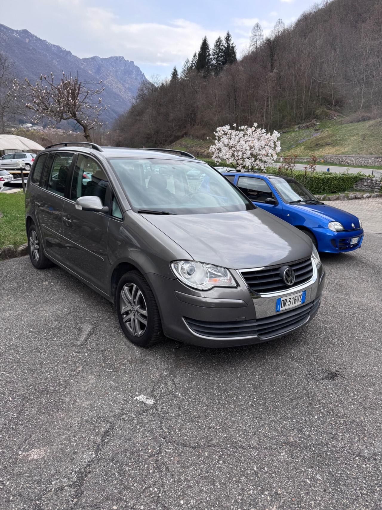 Volkswagen Touran 2.0 TDI DPF Highline 7 POSTI