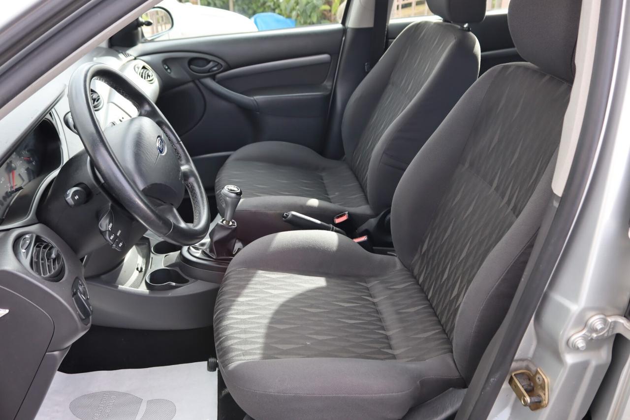 Ford Focus 1.6i 16V cat 5p. Ghia