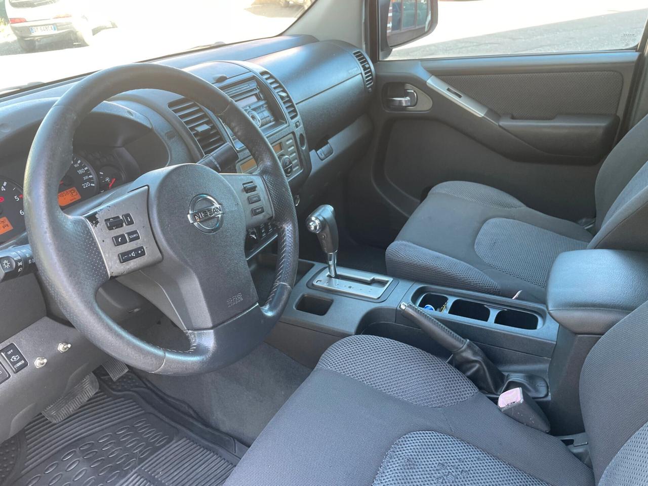 Nissan Navara 2.5 dCi 4 porte Double Cab LE CAMBIO AUTOMATICO + GANCIO TRAINO