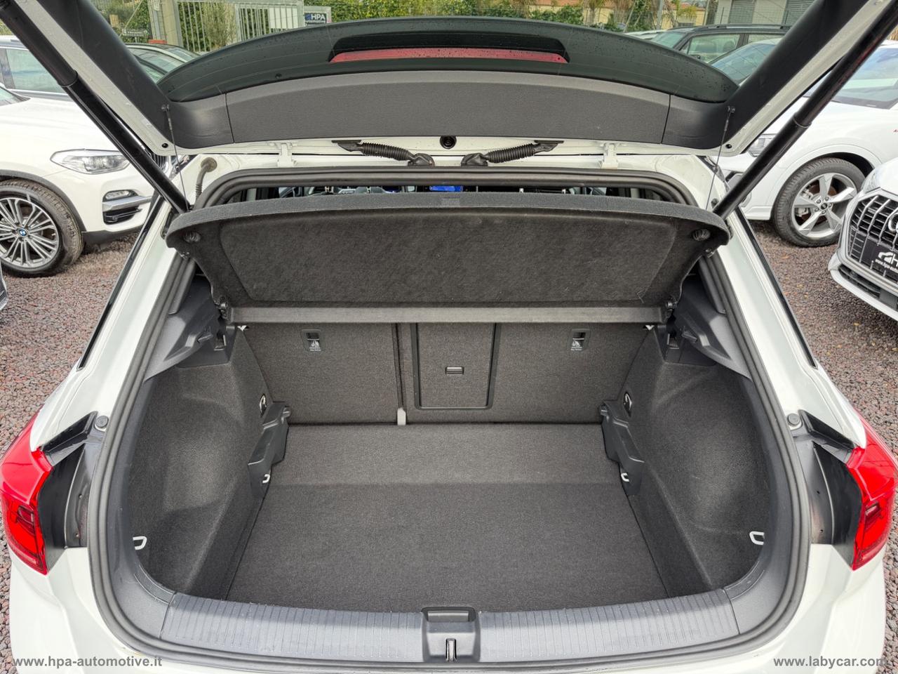 VOLKSWAGEN T-Roc 2.0TDI R-LINE NAVI LED PELLE MATRIX