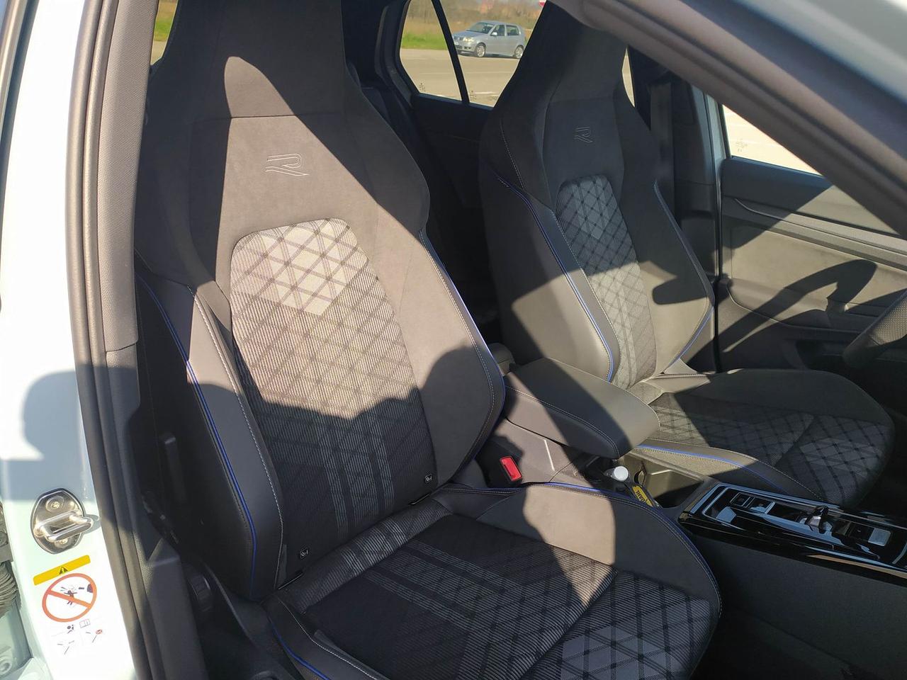 Volkswagen Golf R Line Plus 1.5 150CV eTSI M #9781