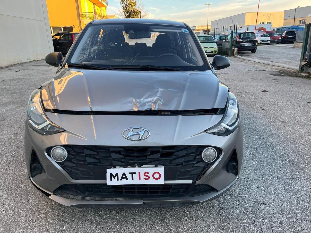 Pacchetto 2 auto incidentate : AYGO X - Hyundai I10