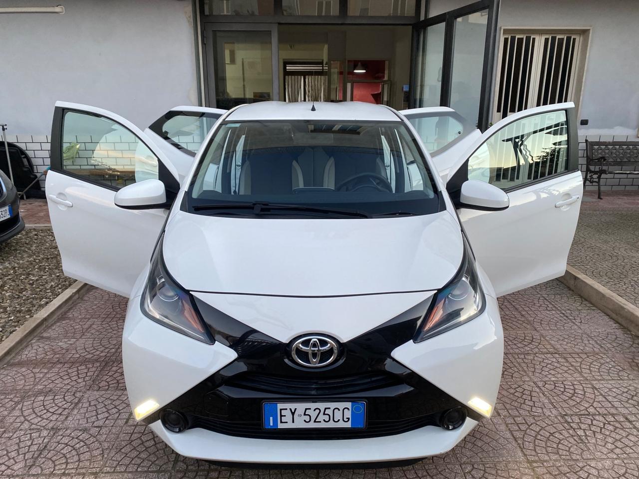 Toyota Aygo 1.0 VVT-i 69 CV 5 porte x-clusiv