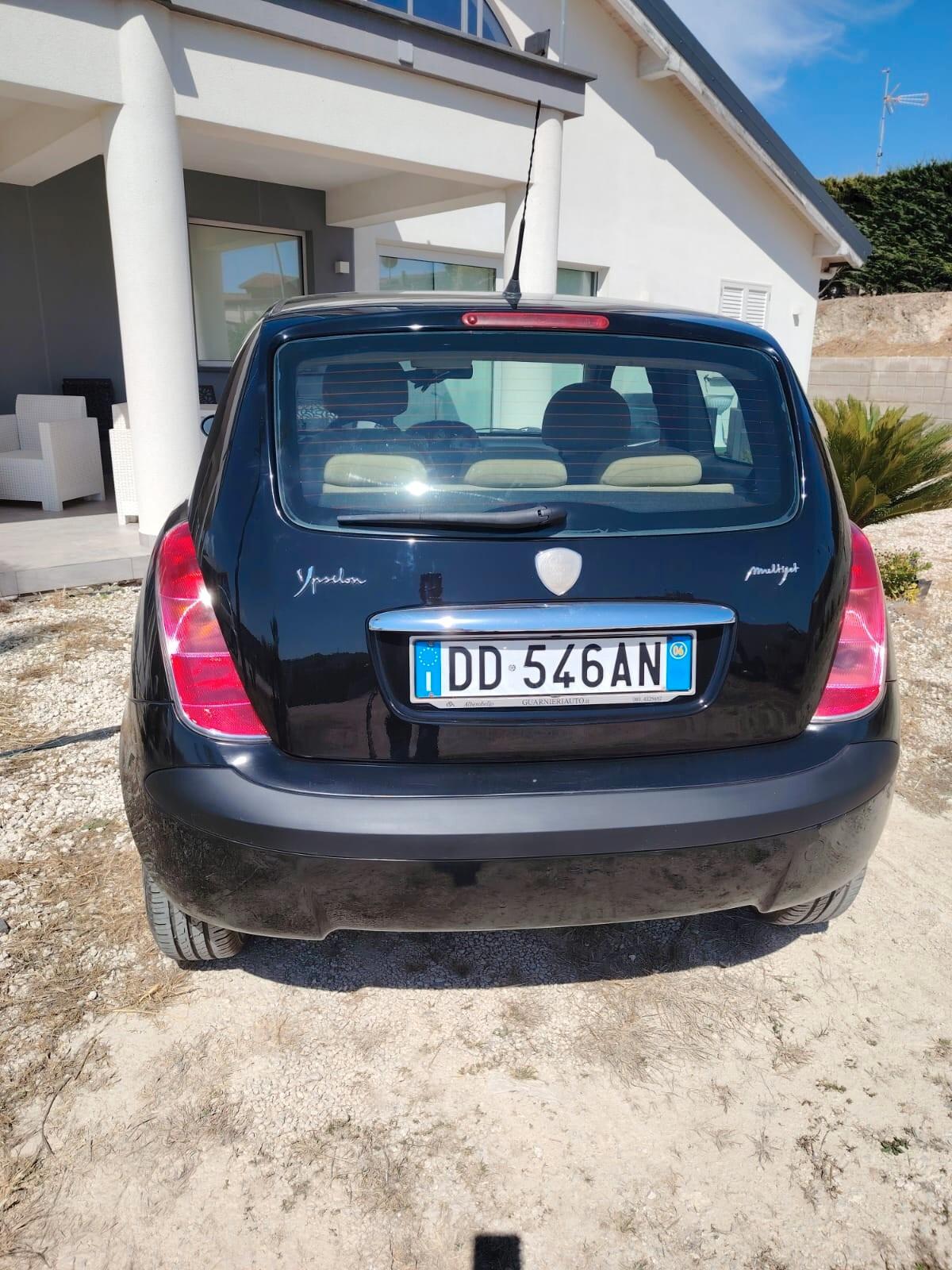 Lancia Ypsilon 1.3 MJT 75 CV Argento