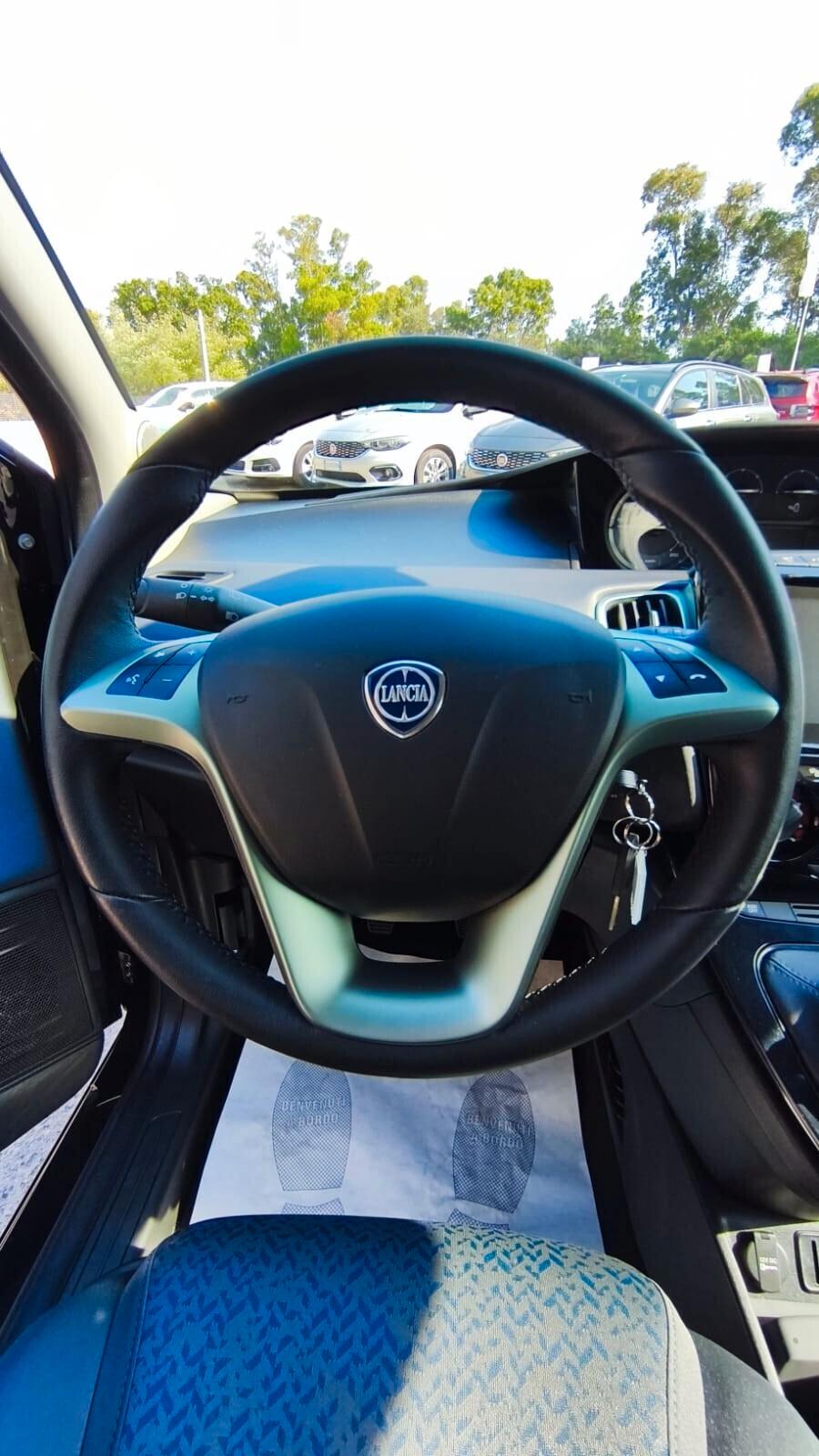 Lancia Ypsilon 1.0 Bz 70 Cv Hybrid Gold