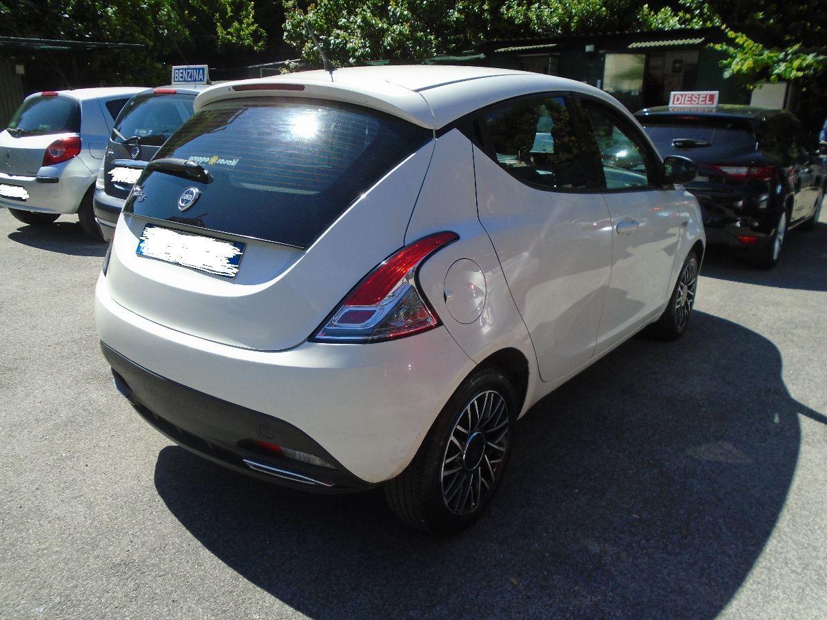 Ypsilon'15 1.2 8V S Momodes. 87000 km E6 OK NEOP
