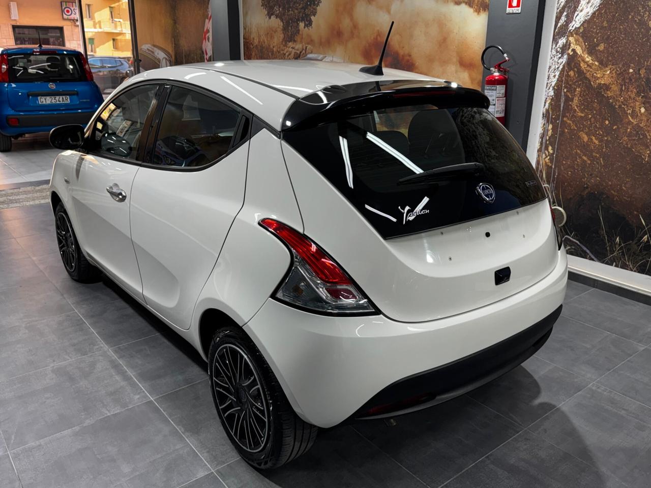 Lancia Ypsilon 1.0 FireFly 5 porte S&S Hybrid Gold