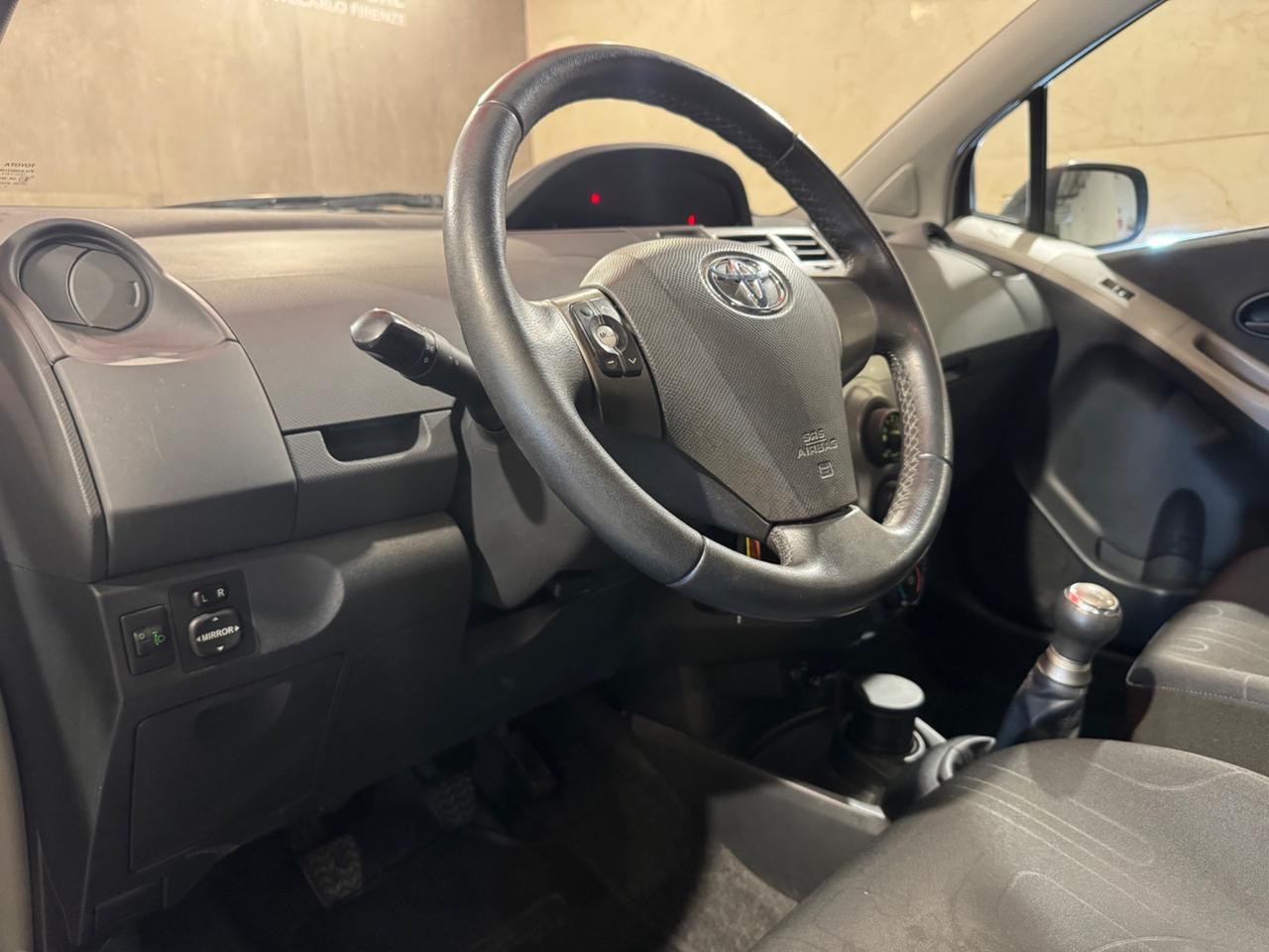 Toyota Yaris 1.0 5 porte NEOPATENTATI / TAGLIANDI TOYOTA