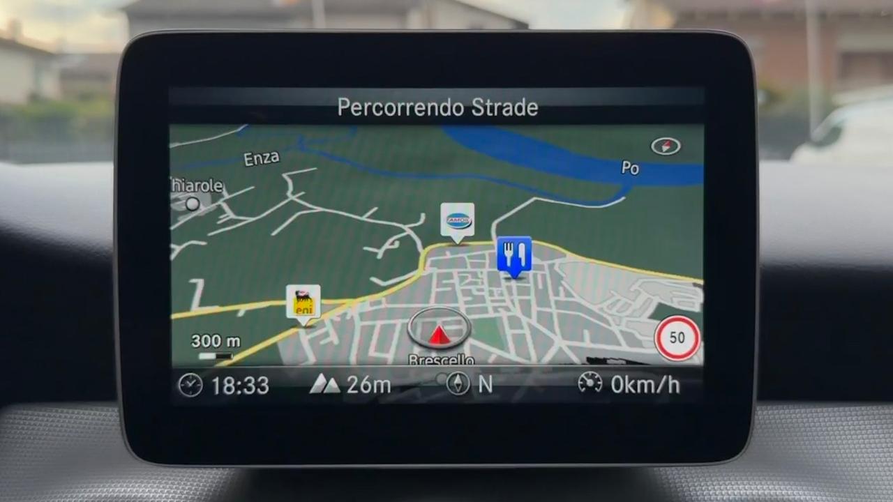 MERCEDES-BENZ GLA 180 1.6 PREMIUM AT7 122CV - FULL LED, PELLE, TETTO, NEOPATENTATI
