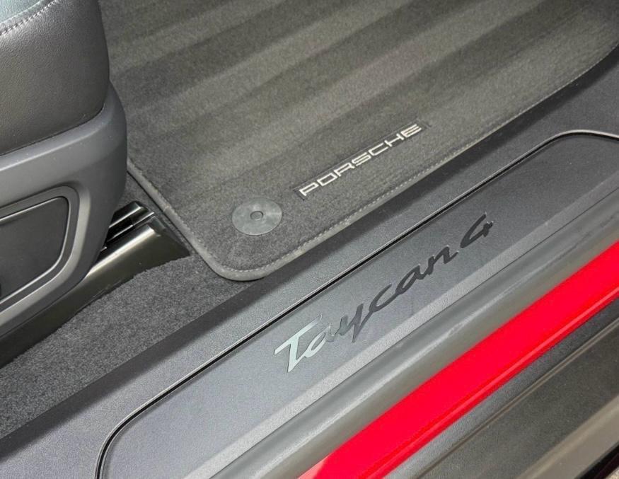 Porsche Taycan 4 Cross Turismo