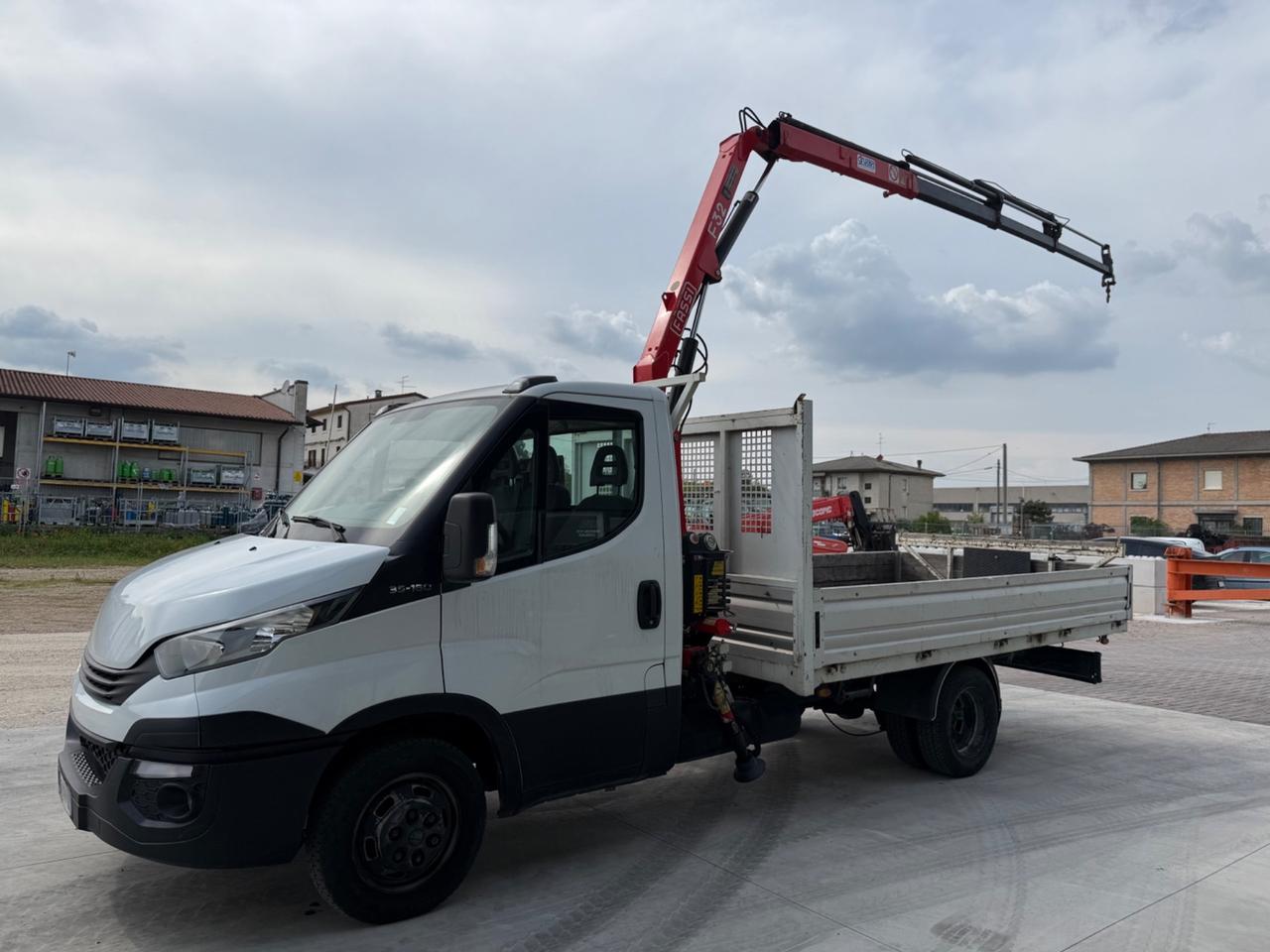 Iveco Daily 35C16 cassone fisso con gru FASSI F32A