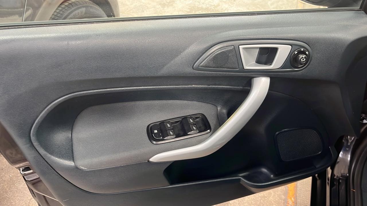 Ford Fiesta Ikon 1.4 5 porte Bz.- GPL