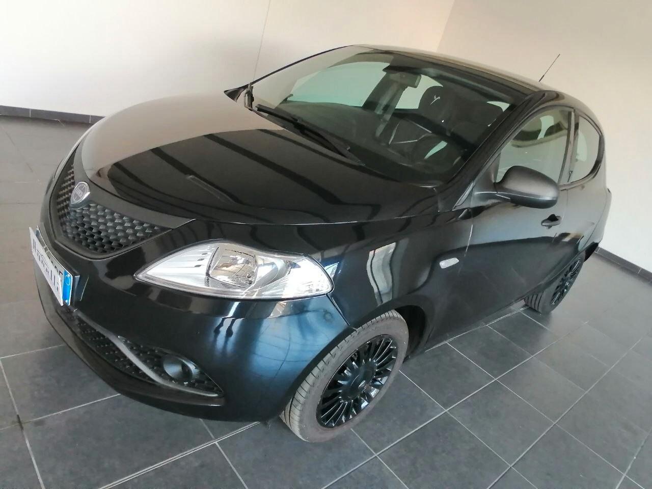 Lancia Ypsilon 1.2 69 CV 5 porte GPL Ecochic Silver