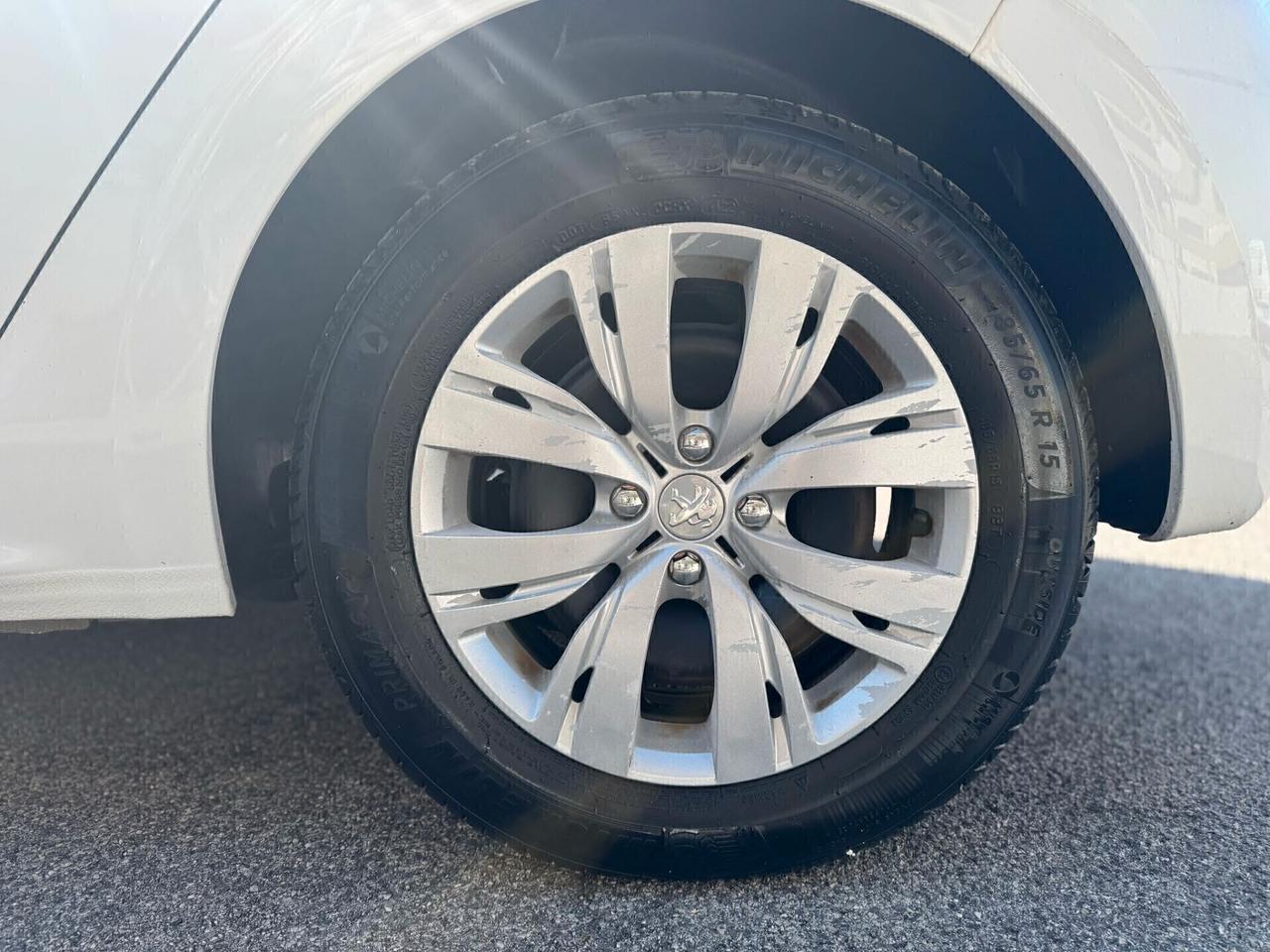 Peugeot 208 1.2 VTi 82 CV 5 porte Allure