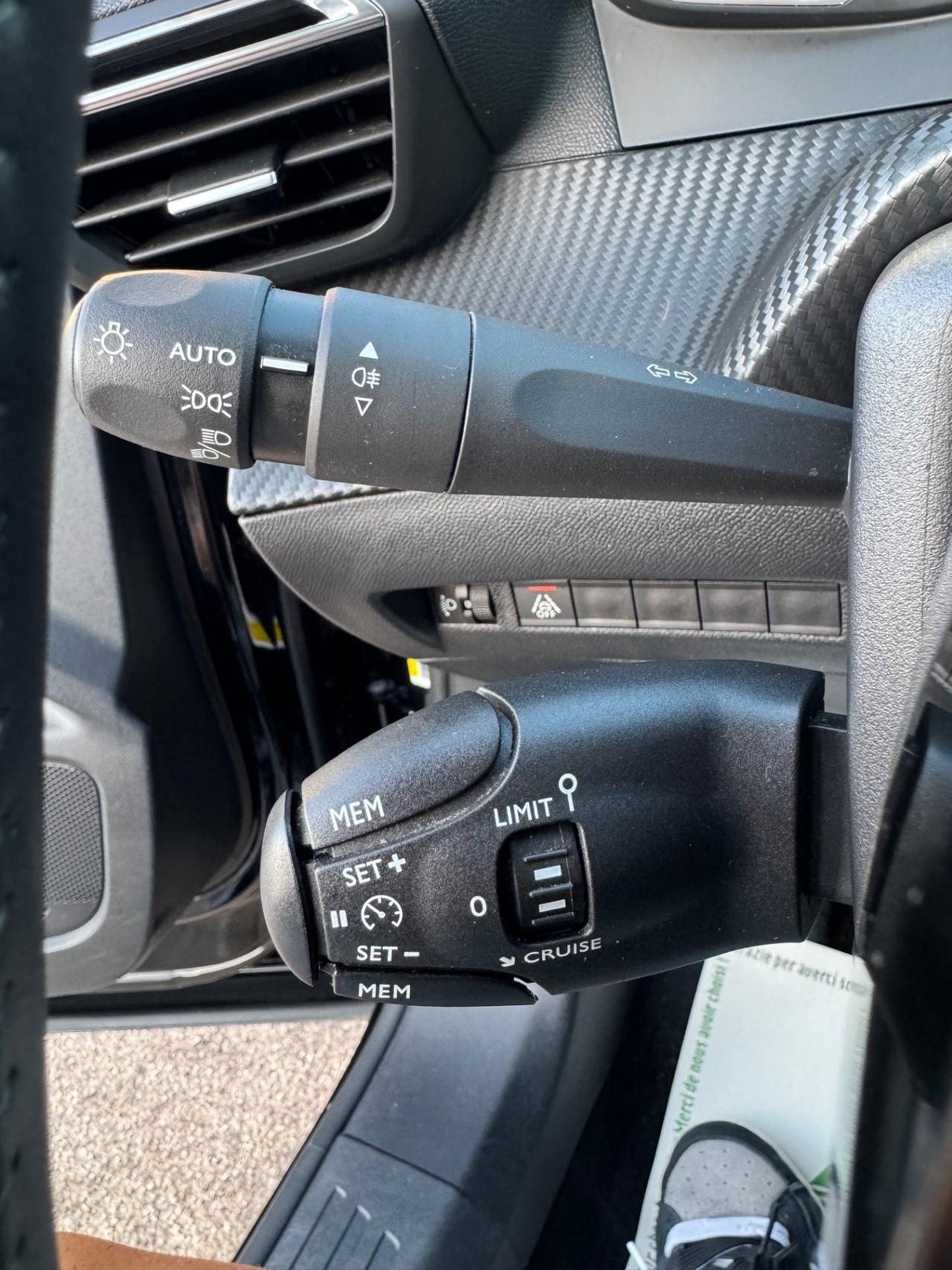 Peugeot 2008 1.5 BlueHDi 110 Allure Pack NAVI