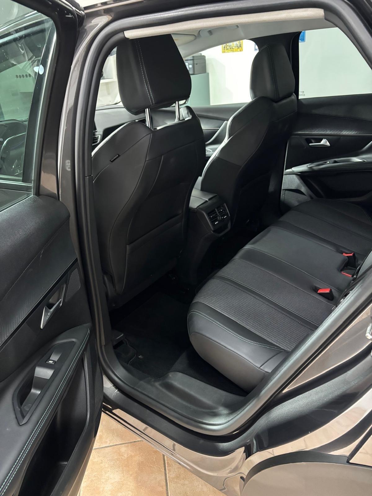 Peugeot 3008 BlueHDi 130 S&S EAT8 Allure