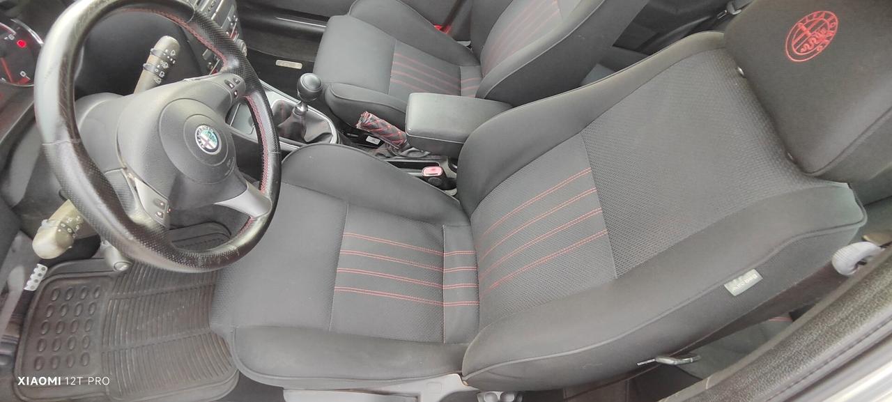 Alfa Romeo 147 JTD 150cv Q2 (BELLA)