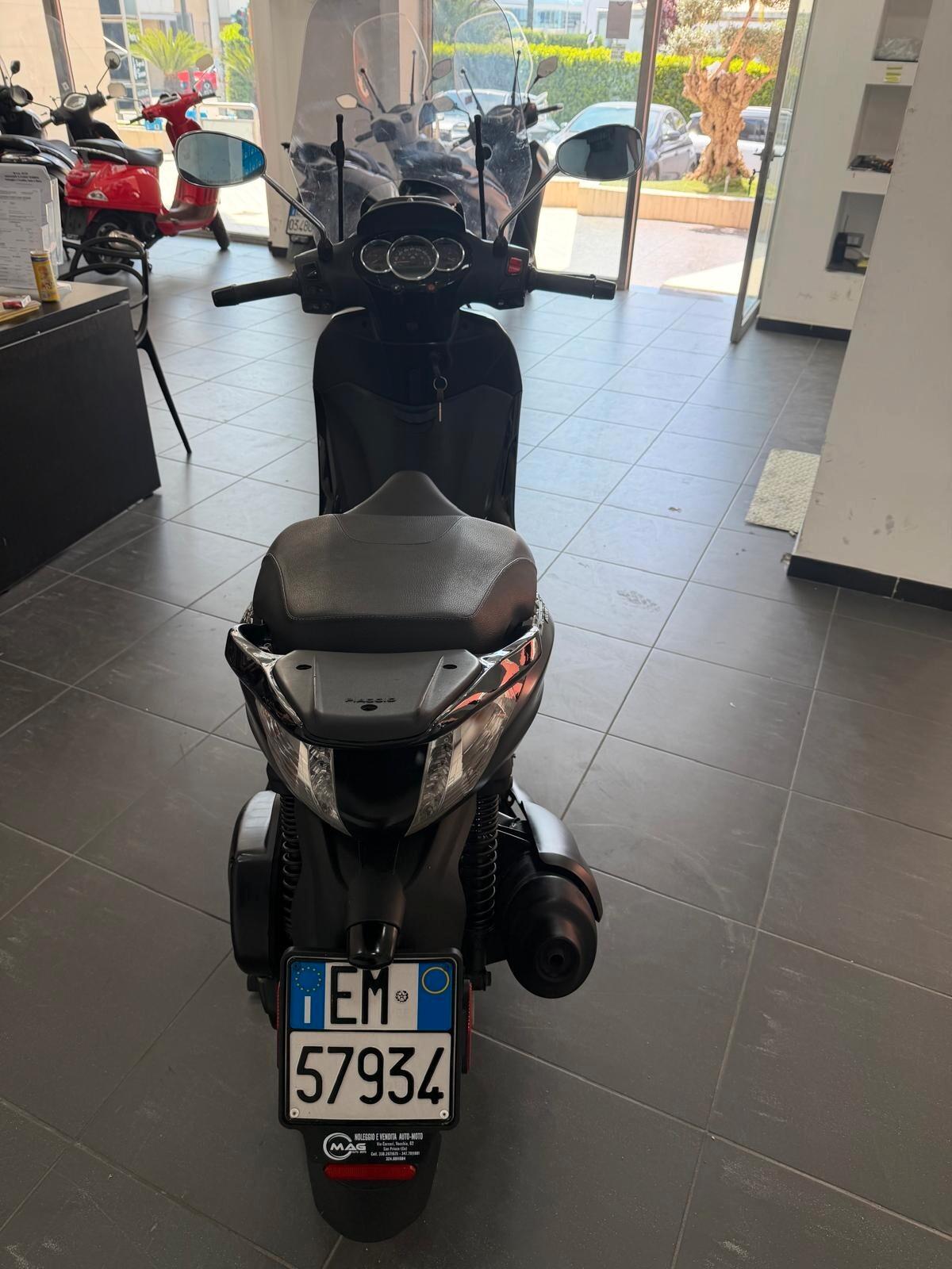 Piaggio Beverly 300 police