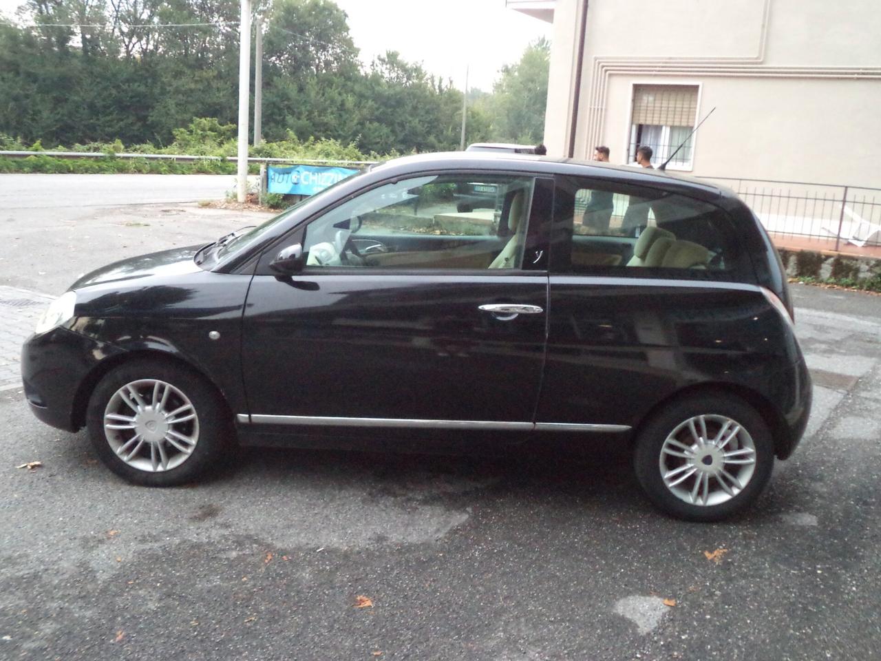 Lancia Ypsilon 1.2 Platino OK NEOPATENTATI 5 POSTI
