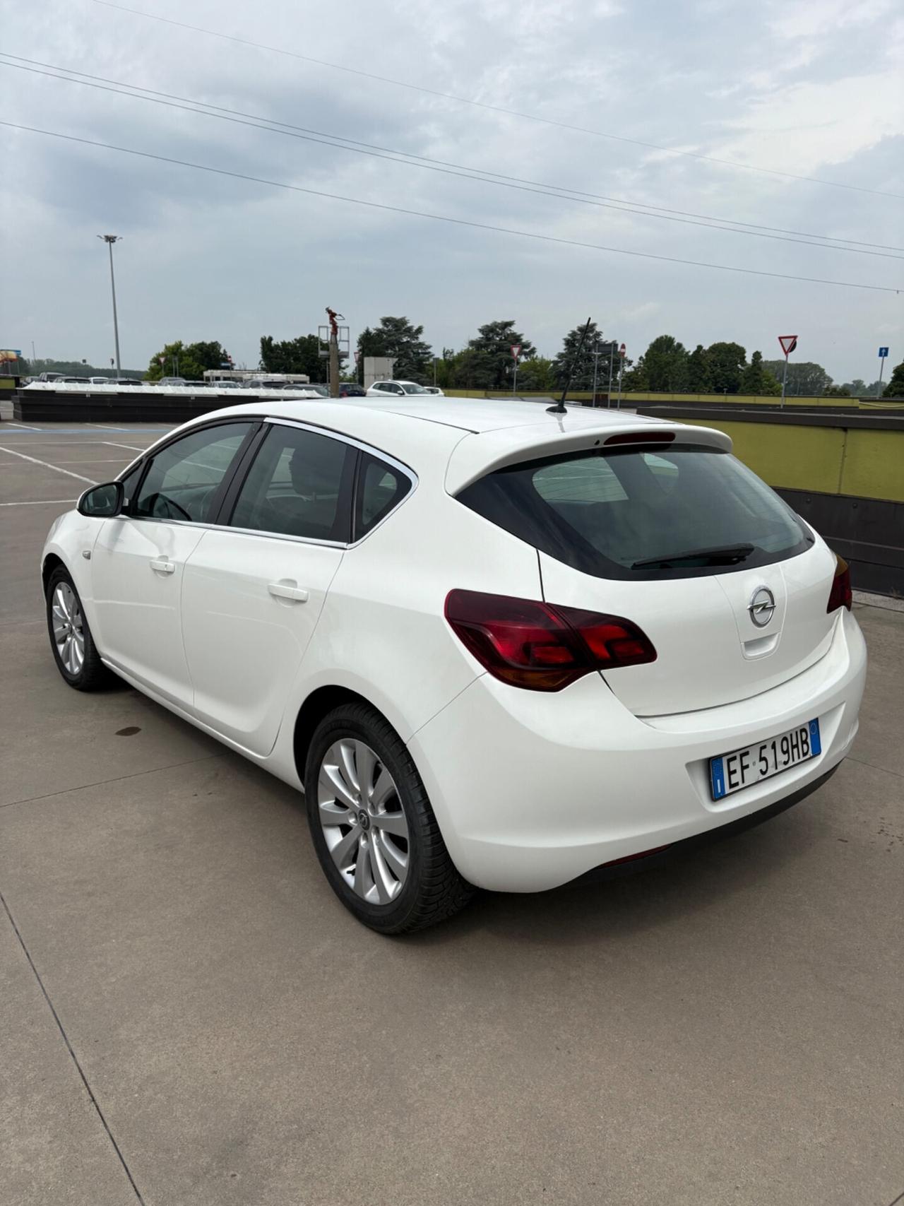 Opel Astra 1.7 CDTI 110CV 5 porte Ok neo patentati.