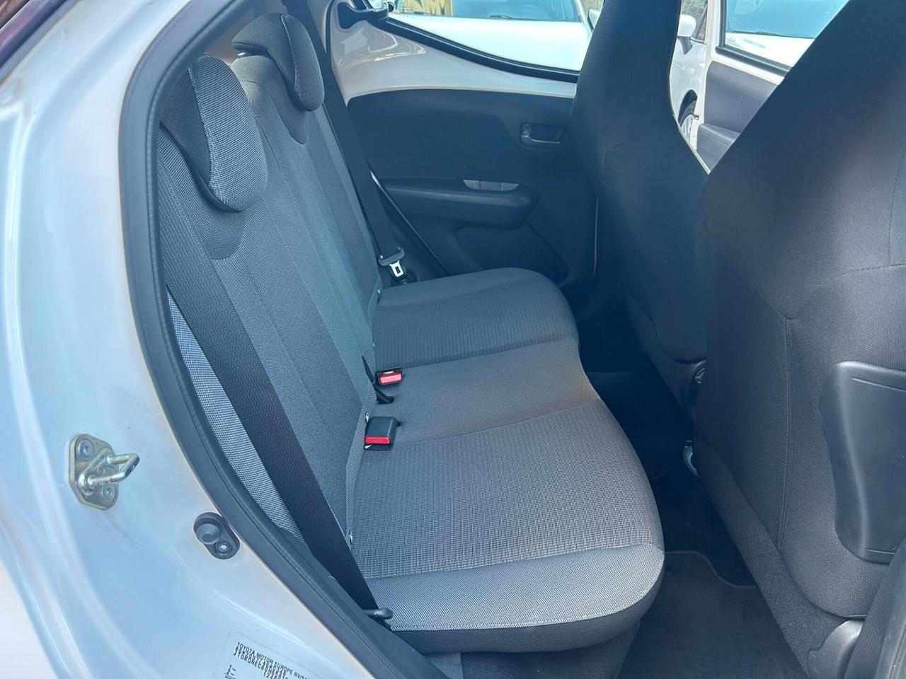 Toyota Aygo Connect 1.0 VVT-i 72 CV 5 porte x-play MMT PREZZO REALE