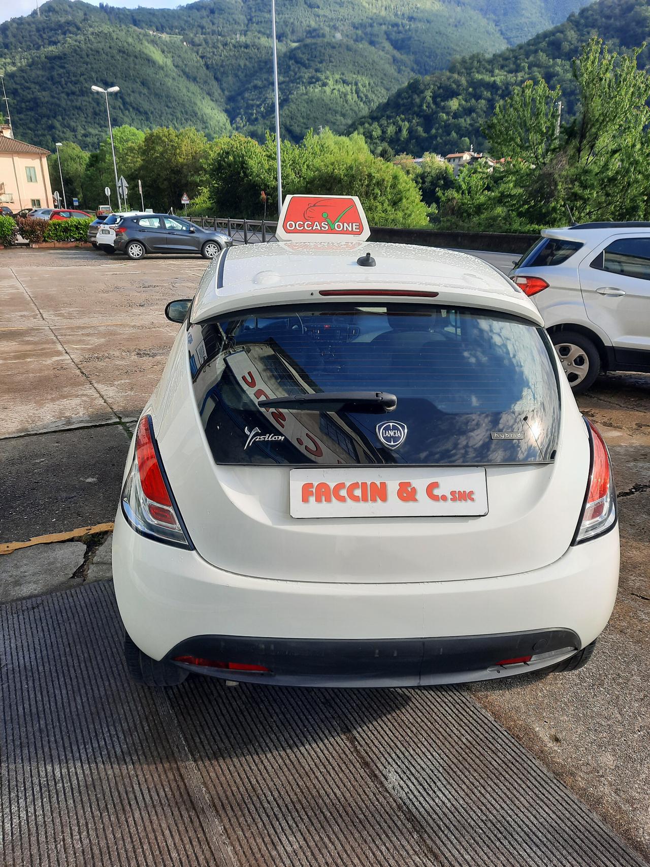 Lancia Ypsilon 1.0 FireFly 5 porte S&S Hybrid Ecochic Silver