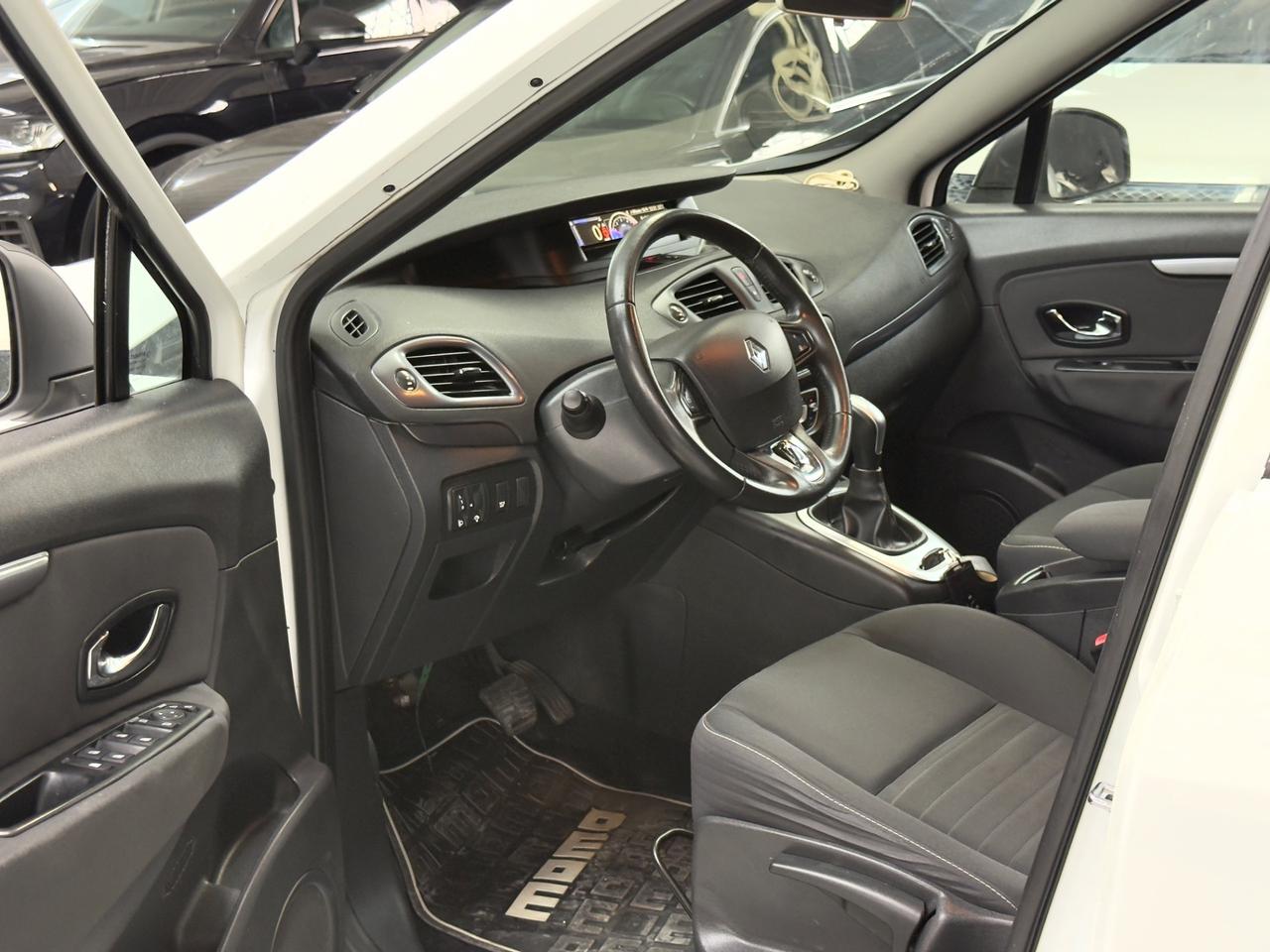 Renault Scenic Scénic XMod dCi 110 CV EDC Limited