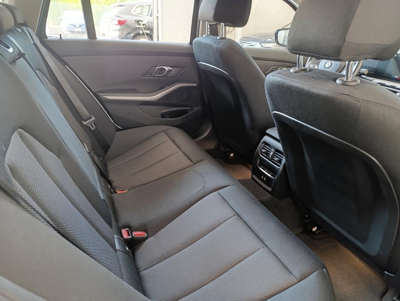 BMW 318 d Touring mhev 48V auto