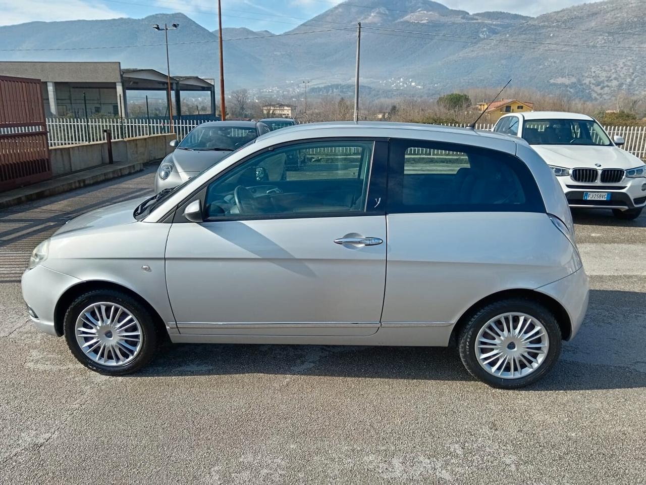 Lancia Ypsilon 1.3 MJT 75 CV Argento