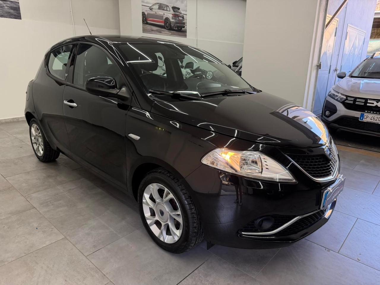 Lancia Ypsilon 1.2 69 CV 5 porte Gold 2016