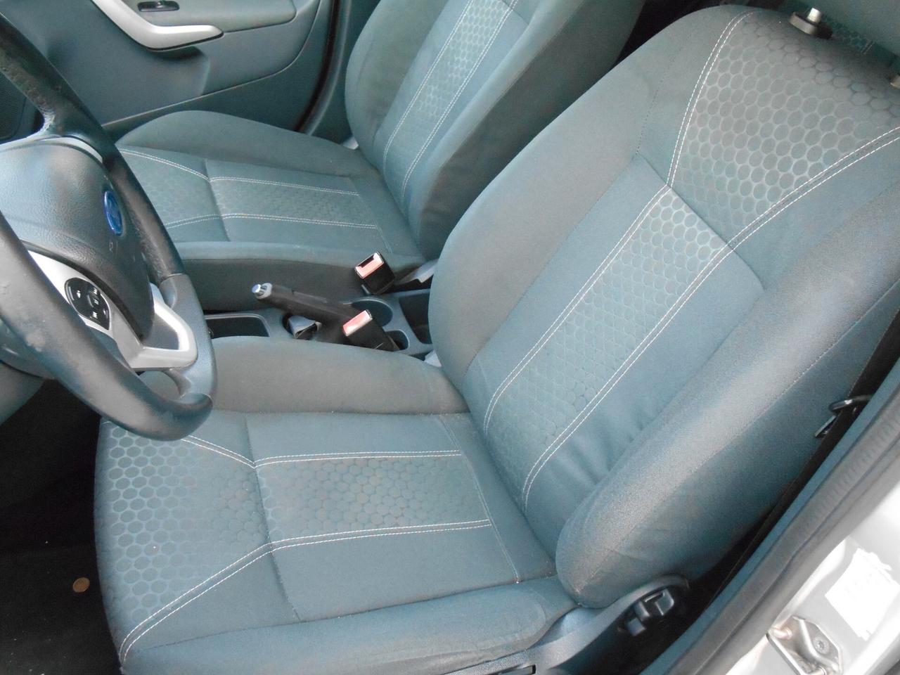 Ford Fiesta 1.4 5 porte Bz.- GPL Titanium ok Neopatentati