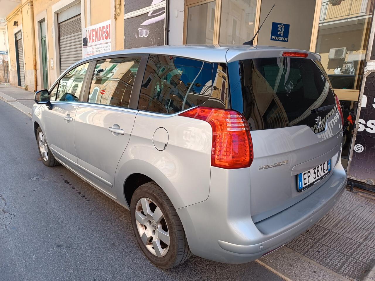 Peugeot 5008 1.6 HDi 112CV ALLURE 7 POSTI NAVI GANCIO TRAINO
