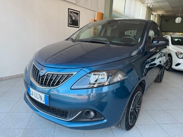 Lancia Ypsilon Hybrid by Alberta Ferretti soli 35000 km. telecamera post.
