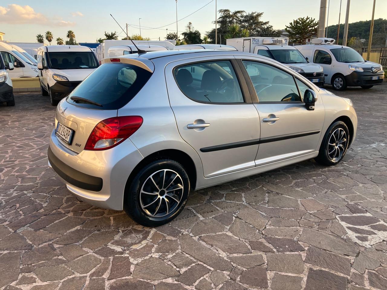 Peugeot 207 1.4 HDi 70CV 5p.