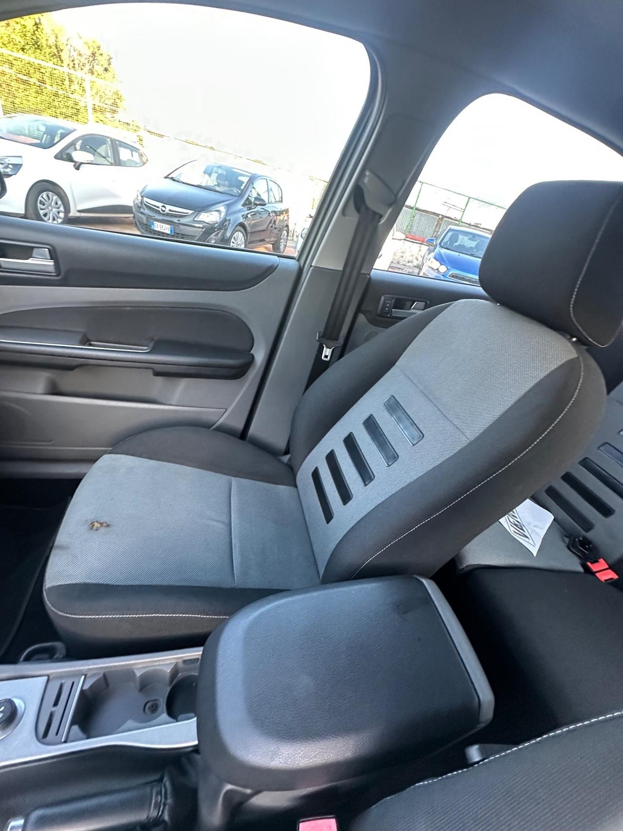 Ford Focus 1.6 (115CV) 5p. Bz.- GPL Titanium