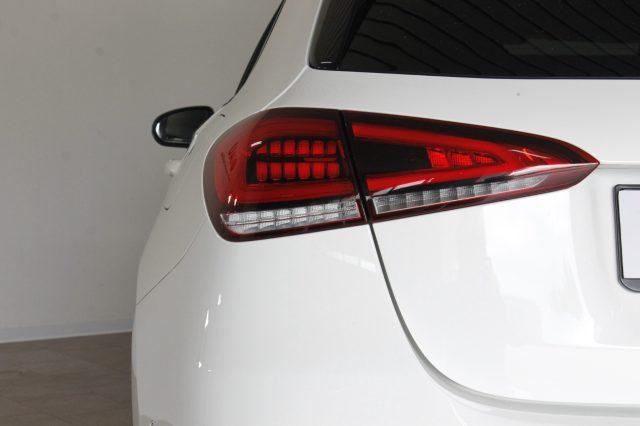 MERCEDES-BENZ A 180 dAutomatic AMGLine Premium Night Edition Uniprop.