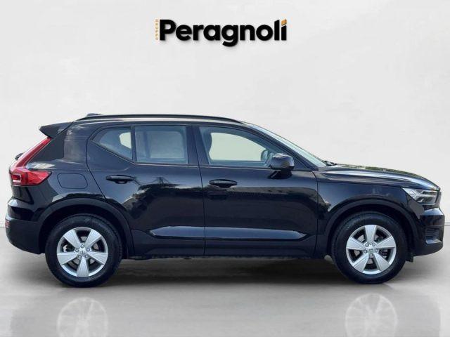 VOLVO XC40 T3 MOMENTUM AUTOMATICA