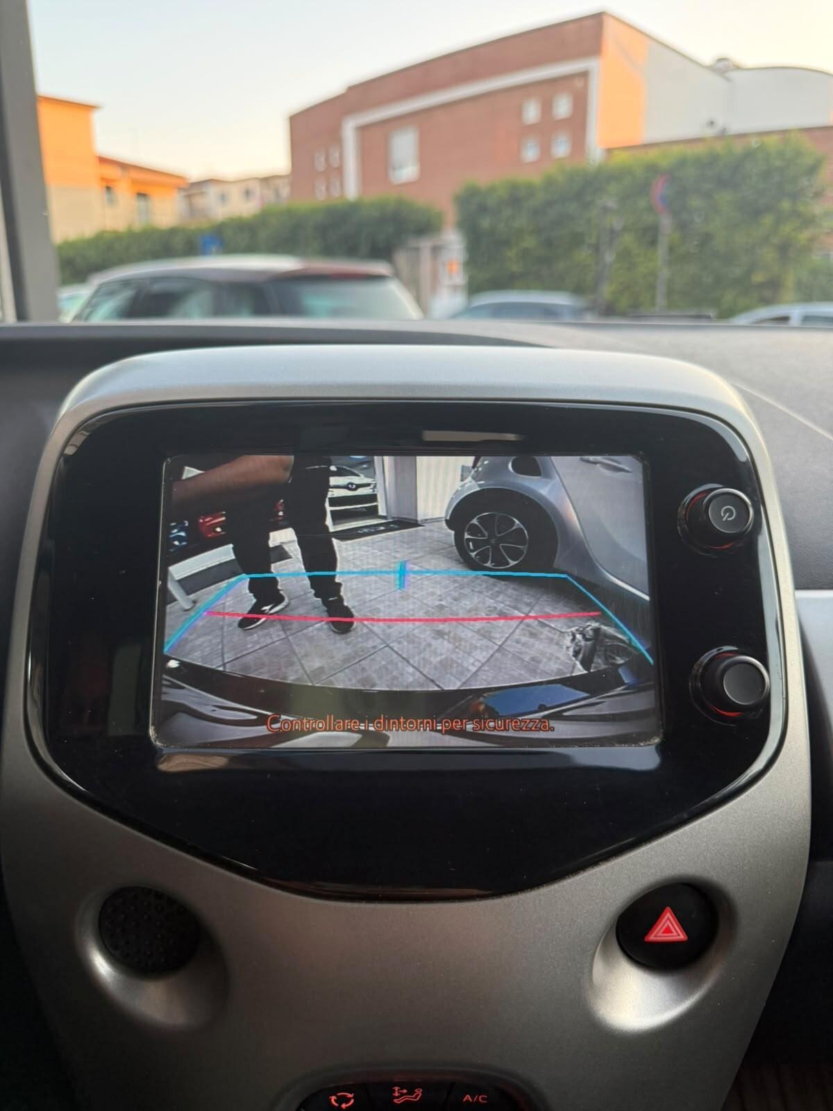 Toyota Aygo 1.0 VVT-i 69 CV 5 porte x-play NEOPATENTATI
