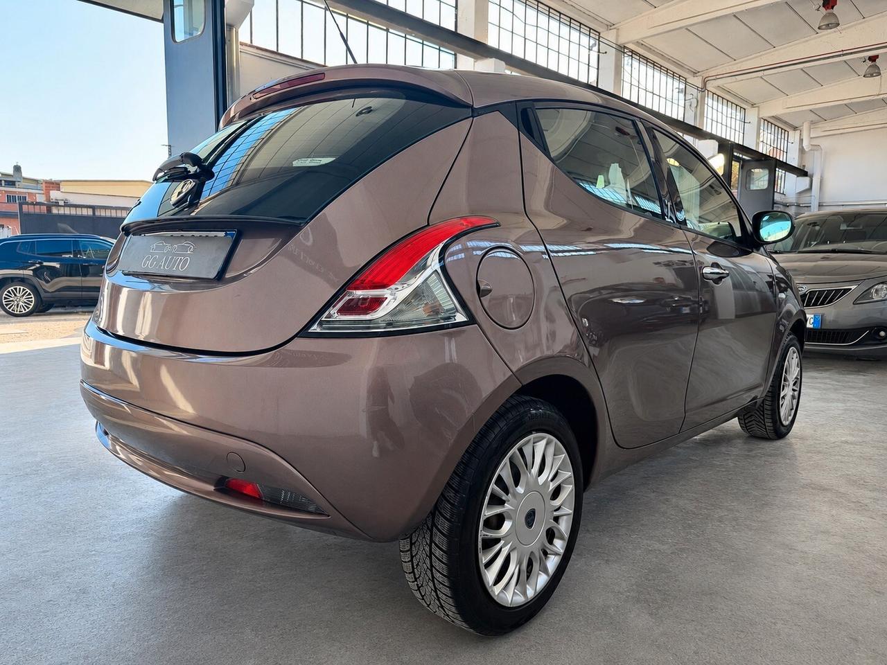 Lancia Ypsilon 1.2 69 CV 5 porte Silver